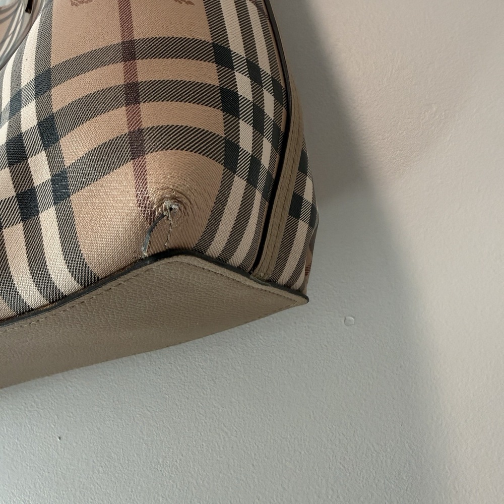 Burberry Haymarket Reversible Tote Bag Nova Check and Neutral Tan Leather - Picture 3 of 16